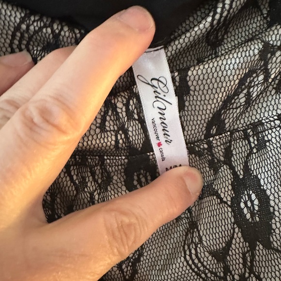 Very pretty skirt pull on style stretchy, black lace over nude underlay - Picture 2 of 3